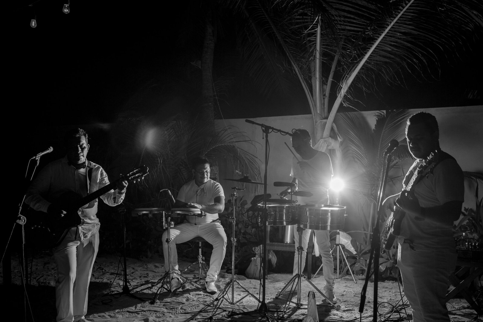 COCOSON TULUM SALSA BAND ZIGGY